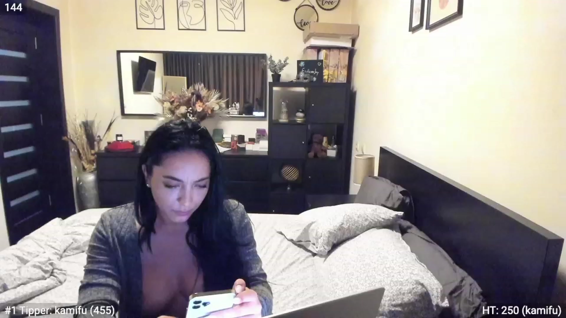 Gallery image thumbnail from EndlesssJoy's myfreecams stream on, 03/05/2023, 09:40 image 18 of 20