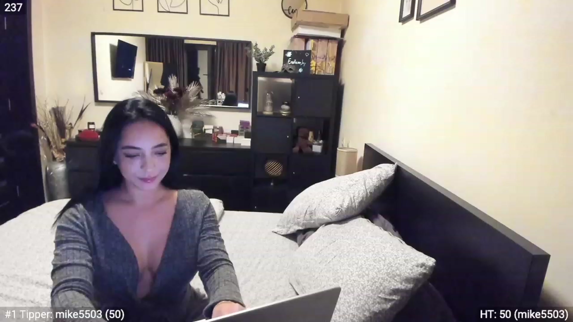 Gallery image thumbnail from EndlesssJoy's myfreecams stream on, 03/10/2023, 02:45 image 2 of 20