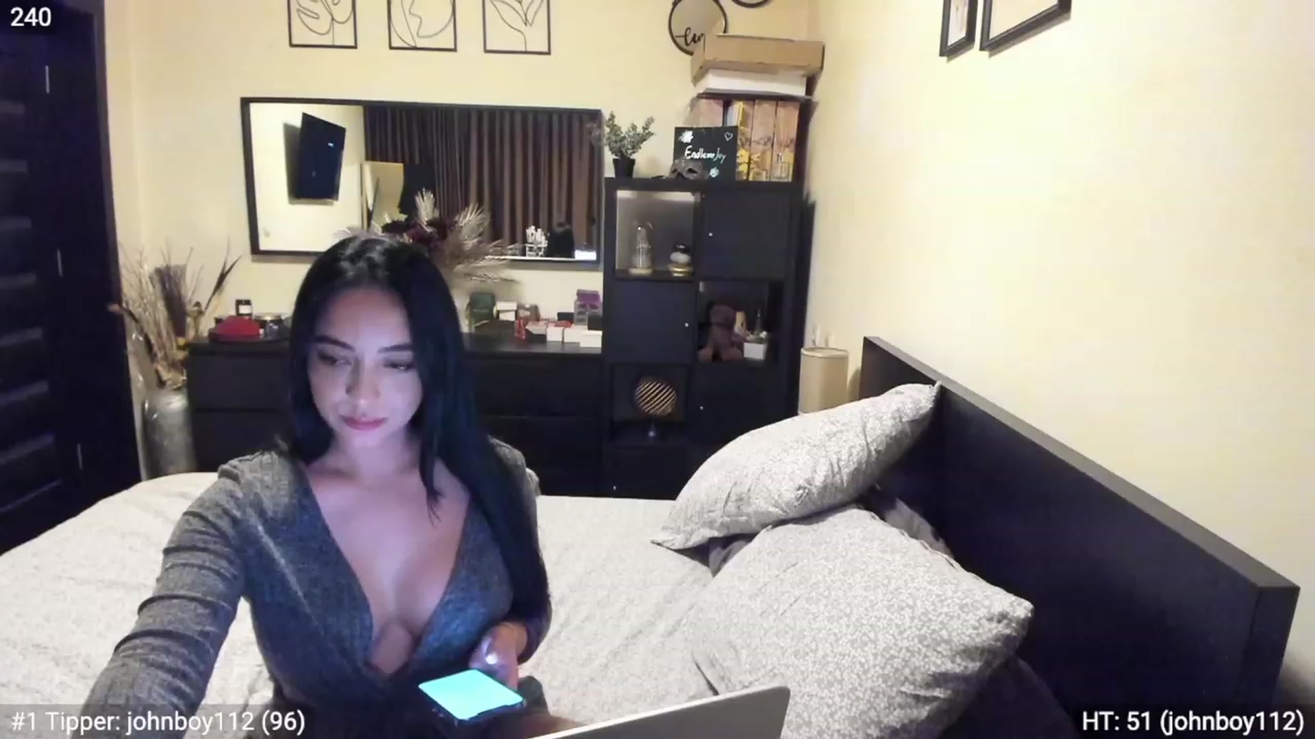 Gallery image thumbnail from EndlesssJoy's myfreecams stream on, 03/10/2023, 02:45 image 17 of 20