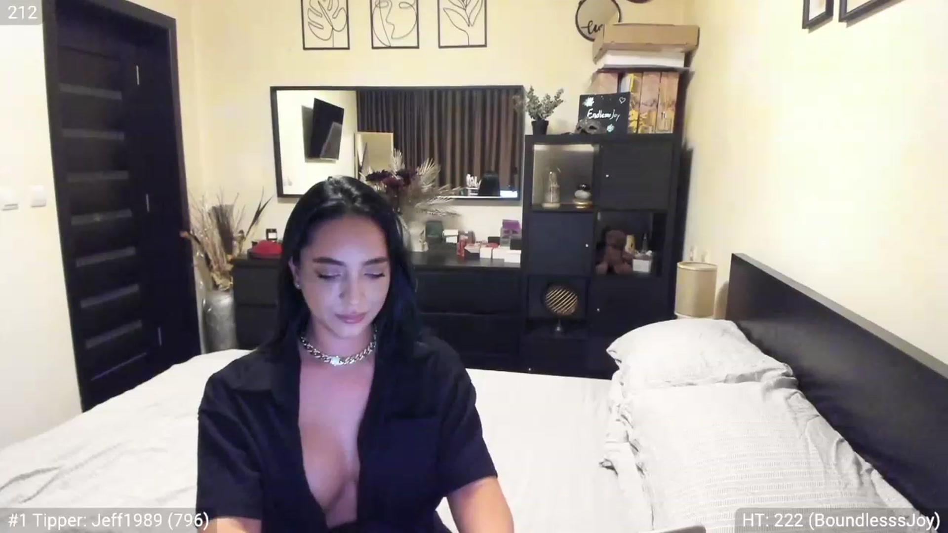 Gallery image thumbnail from EndlesssJoy's myfreecams stream on, 03/11/2023, 06:09 image 11 of 20