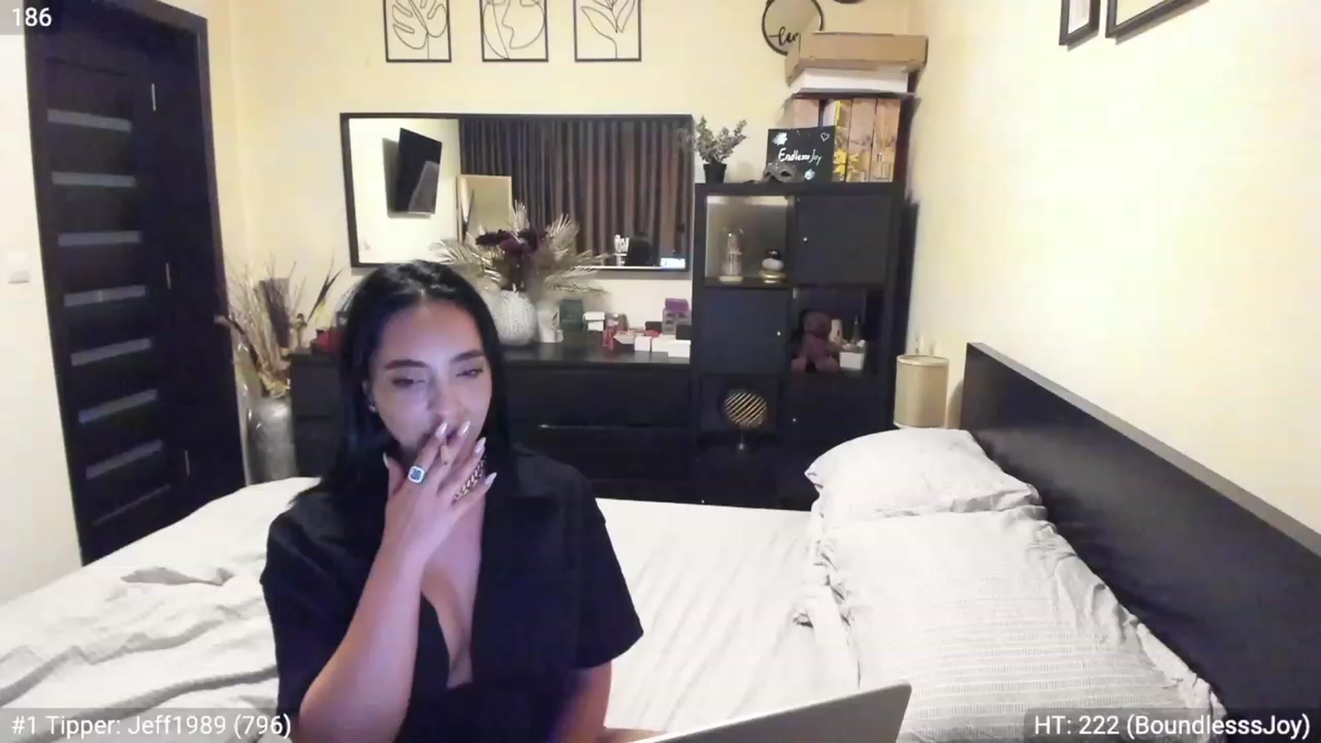 Gallery image thumbnail from EndlesssJoy's myfreecams stream on, 03/11/2023, 07:43 image 16 of 20