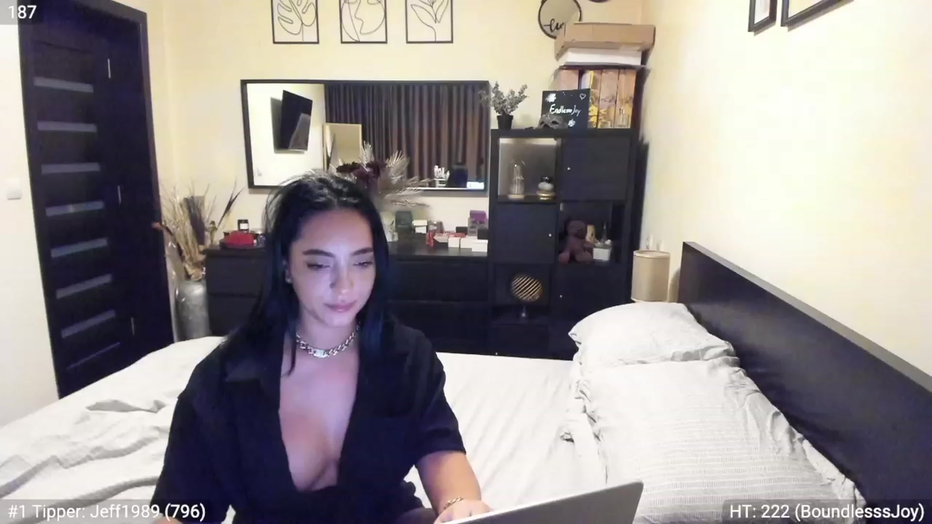 Gallery image thumbnail from EndlesssJoy's myfreecams stream on, 03/11/2023, 07:43 image 9 of 20