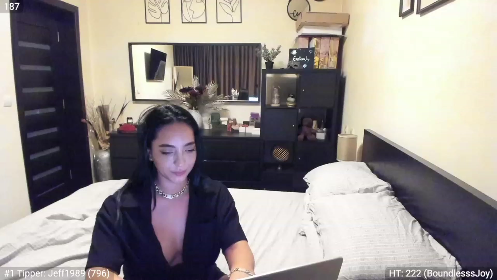 Gallery image thumbnail from EndlesssJoy's myfreecams stream on, 03/11/2023, 07:43 image 8 of 20