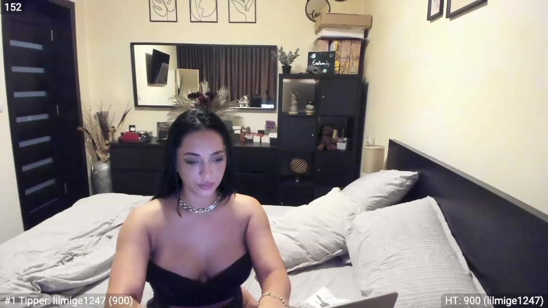 Gallery image thumbnail from EndlesssJoy's myfreecams stream on, 03/12/2023, 08:34 image 12 of 20