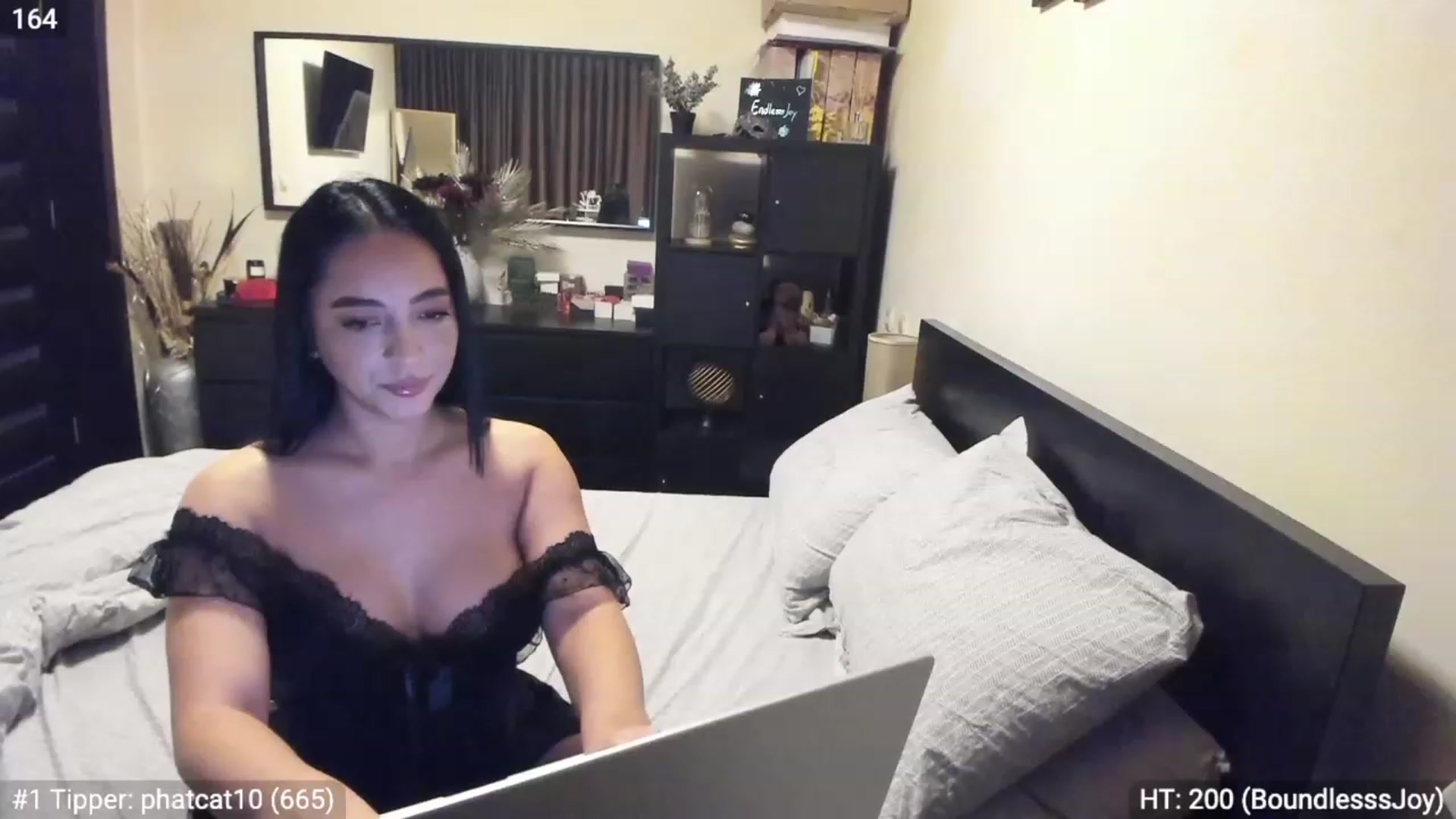 Gallery image thumbnail from EndlesssJoy's myfreecams stream on, 03/13/2023, 04:50 image 4 of 20