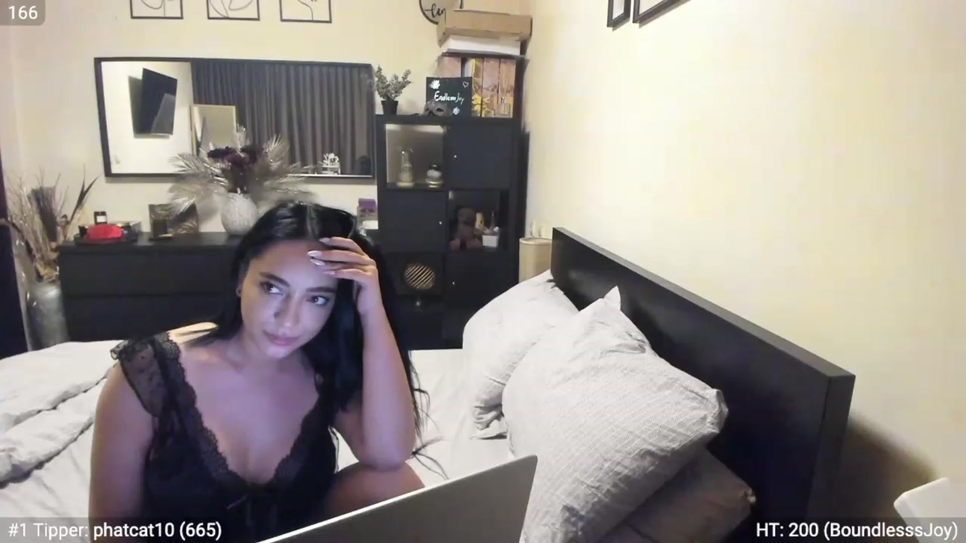 Gallery image thumbnail from EndlesssJoy's myfreecams stream on, 03/13/2023, 06:47 image 5 of 20