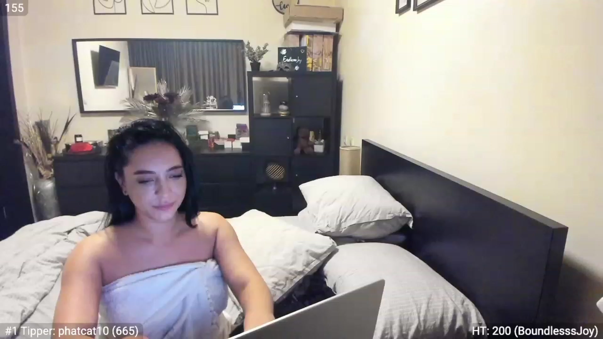 Gallery image thumbnail from EndlesssJoy's myfreecams stream on, 03/13/2023, 08:38 image 10 of 20