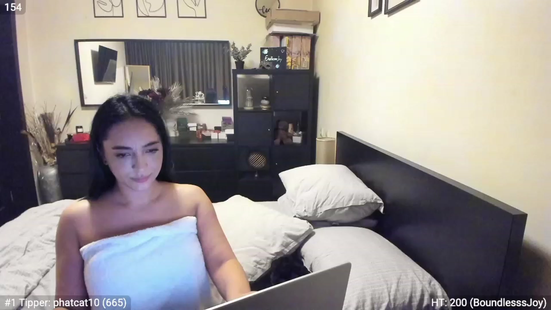 Gallery image thumbnail from EndlesssJoy's myfreecams stream on, 03/13/2023, 08:38 image 1 of 20