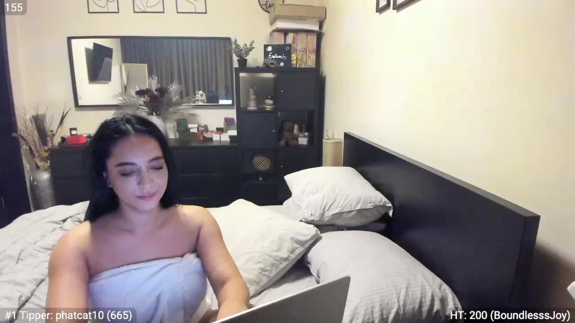 Gallery image thumbnail from EndlesssJoy's myfreecams stream on, 03/13/2023, 08:38 image 14 of 20