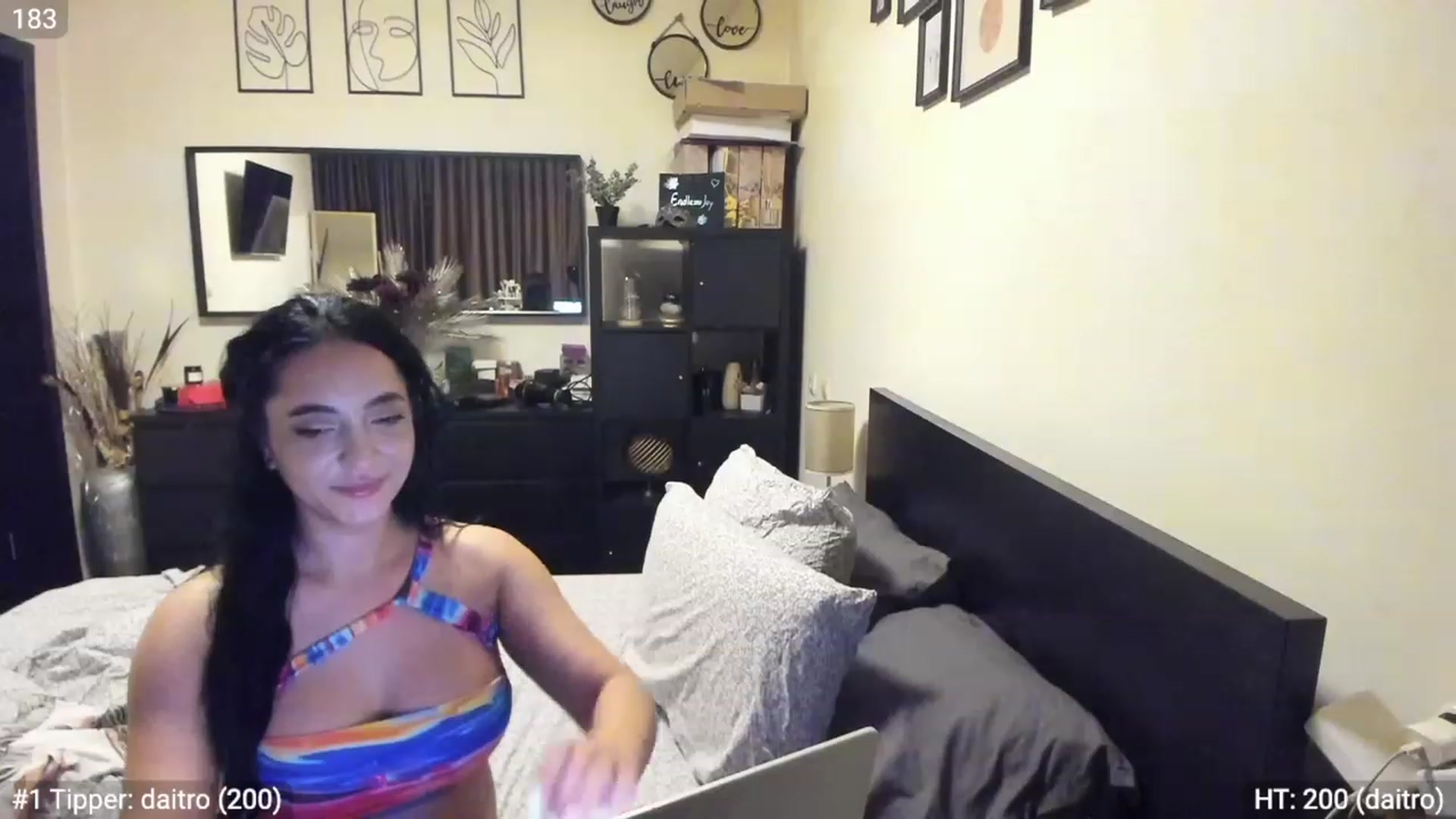 Gallery image thumbnail from EndlesssJoy's myfreecams stream on, 03/18/2023, 08:50 image 18 of 20