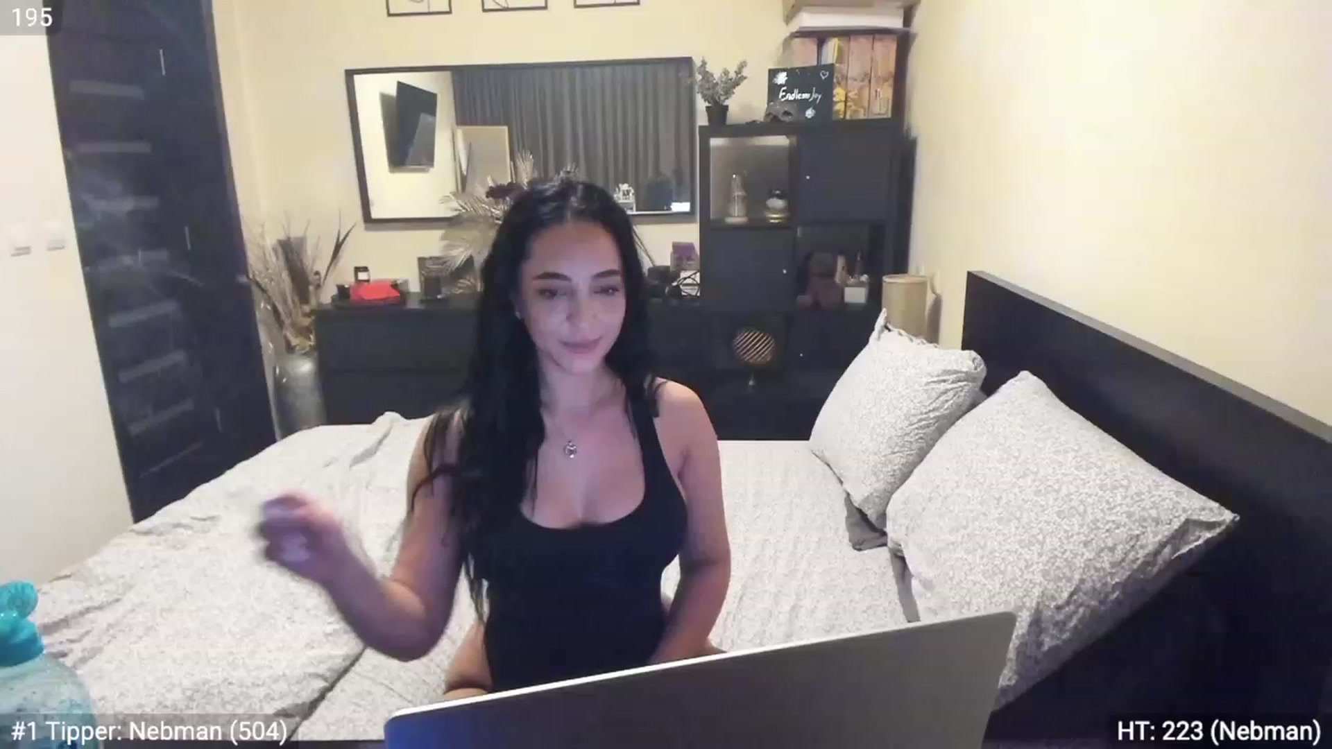 Gallery image thumbnail from EndlesssJoy's myfreecams stream on, 03/19/2023, 05:55 image 6 of 20