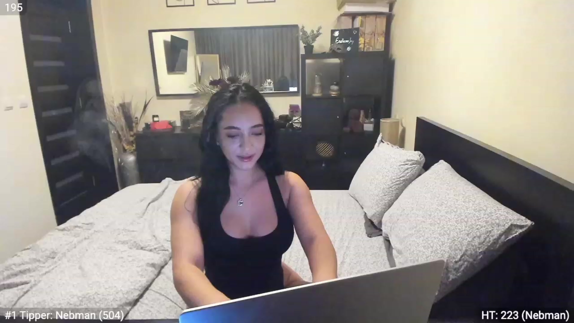 Gallery image thumbnail from EndlesssJoy's myfreecams stream on, 03/19/2023, 05:55 image 13 of 20
