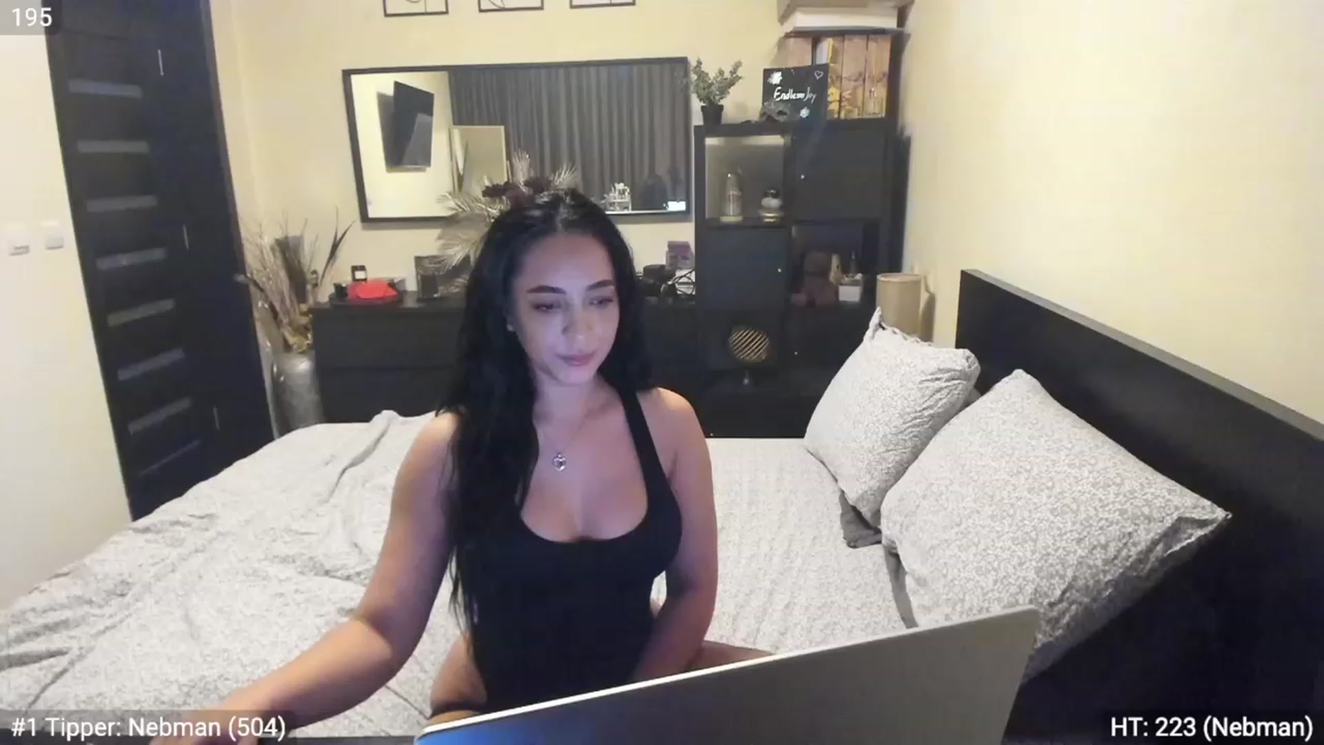 Gallery image thumbnail from EndlesssJoy's myfreecams stream on, 03/19/2023, 05:55 image 14 of 20