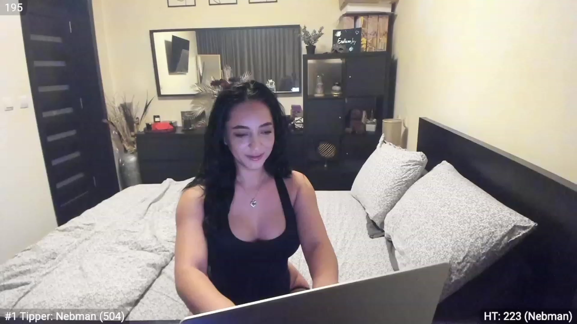 Gallery image thumbnail from EndlesssJoy's myfreecams stream on, 03/19/2023, 05:55 image 10 of 20