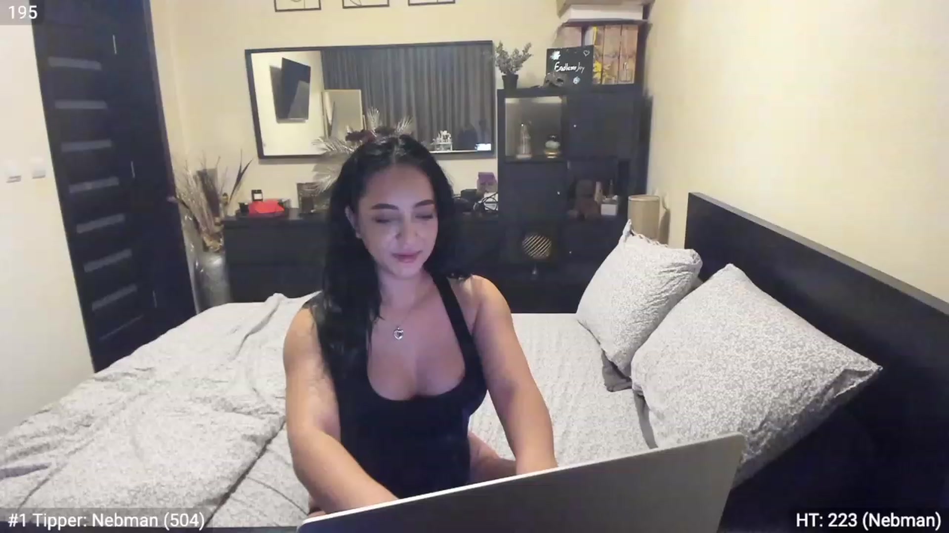 Gallery image thumbnail from EndlesssJoy's myfreecams stream on, 03/19/2023, 05:55 image 15 of 20