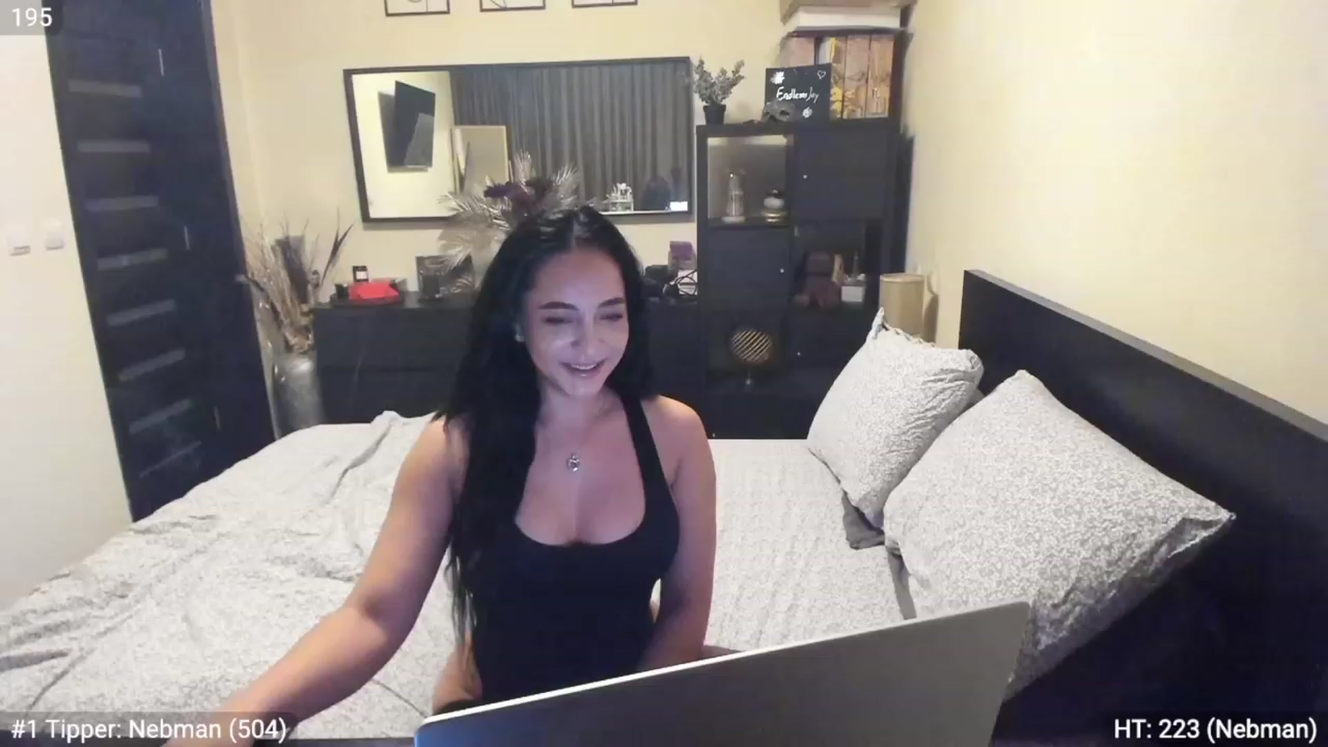 Gallery image thumbnail from EndlesssJoy's myfreecams stream on, 03/19/2023, 05:55 image 12 of 20