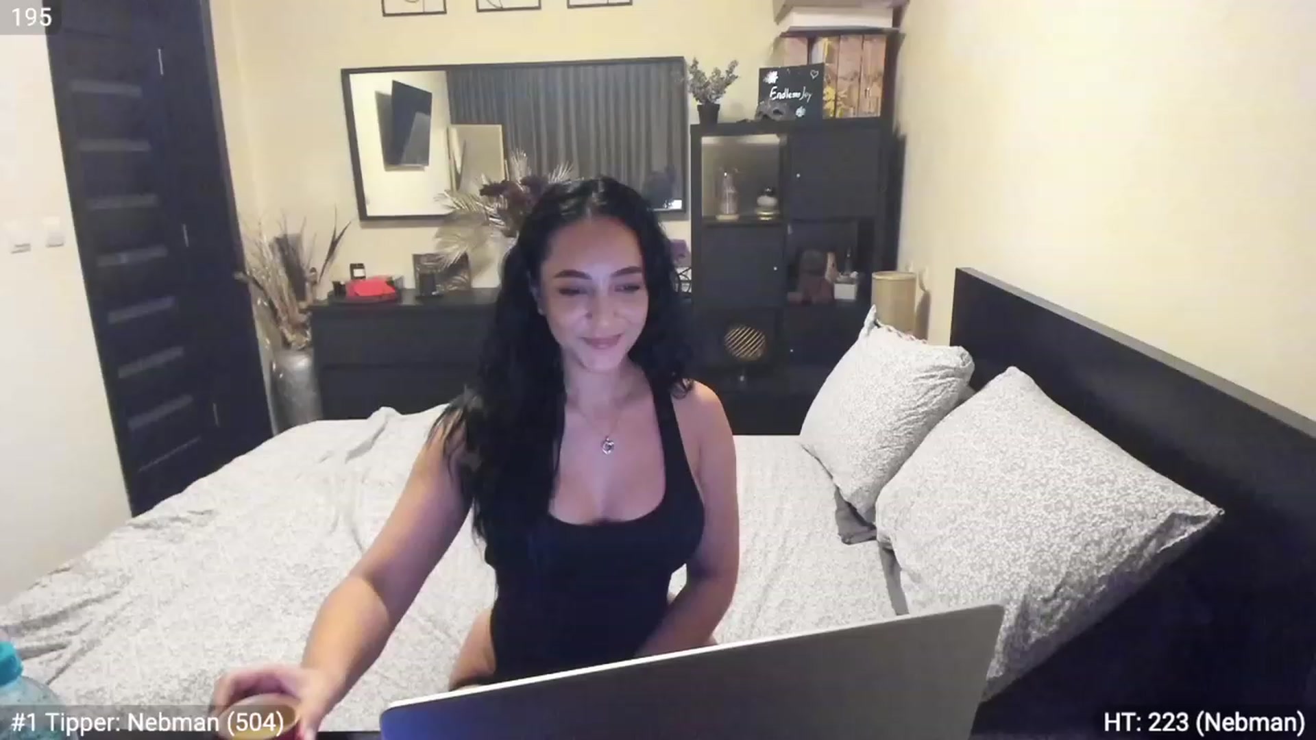 Gallery image thumbnail from EndlesssJoy's myfreecams stream on, 03/19/2023, 05:55 image 4 of 20