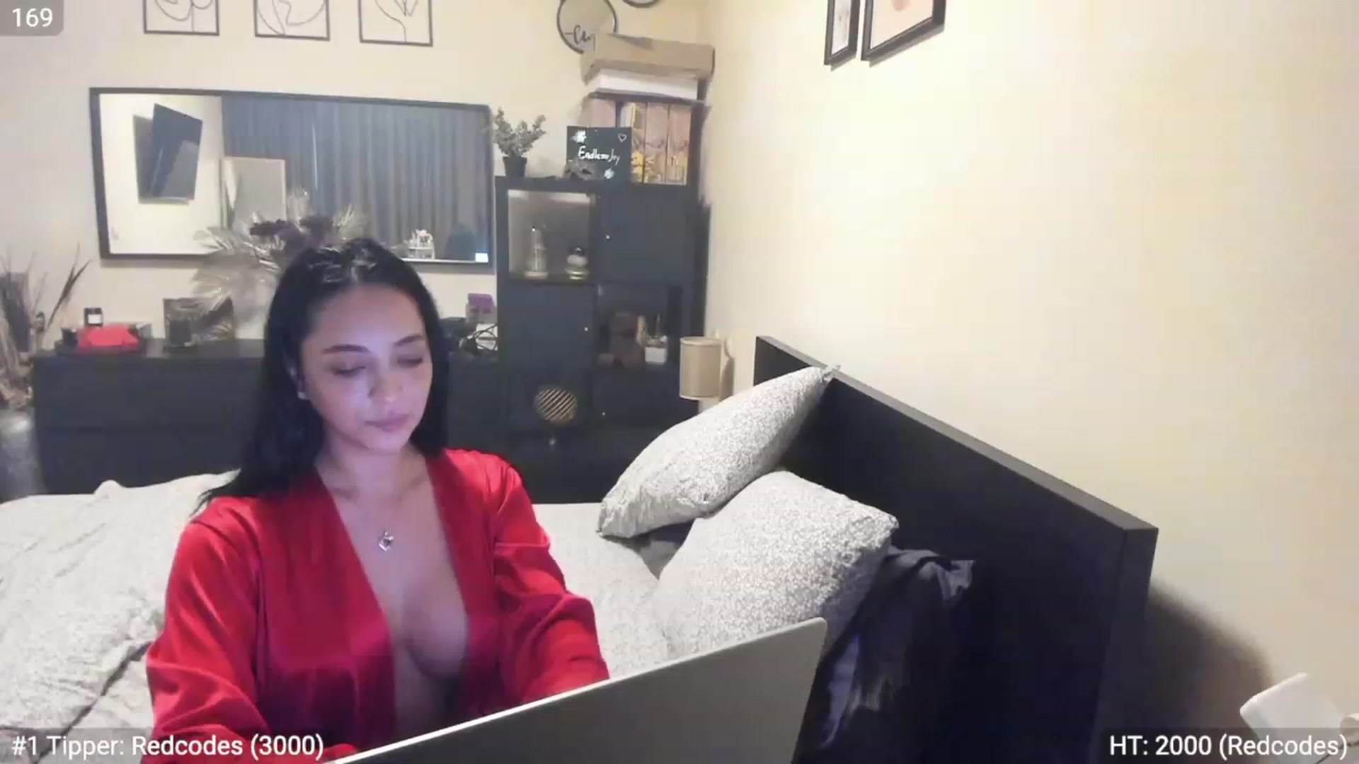 Gallery image thumbnail from EndlesssJoy's myfreecams stream on, 03/19/2023, 09:38 image 19 of 20