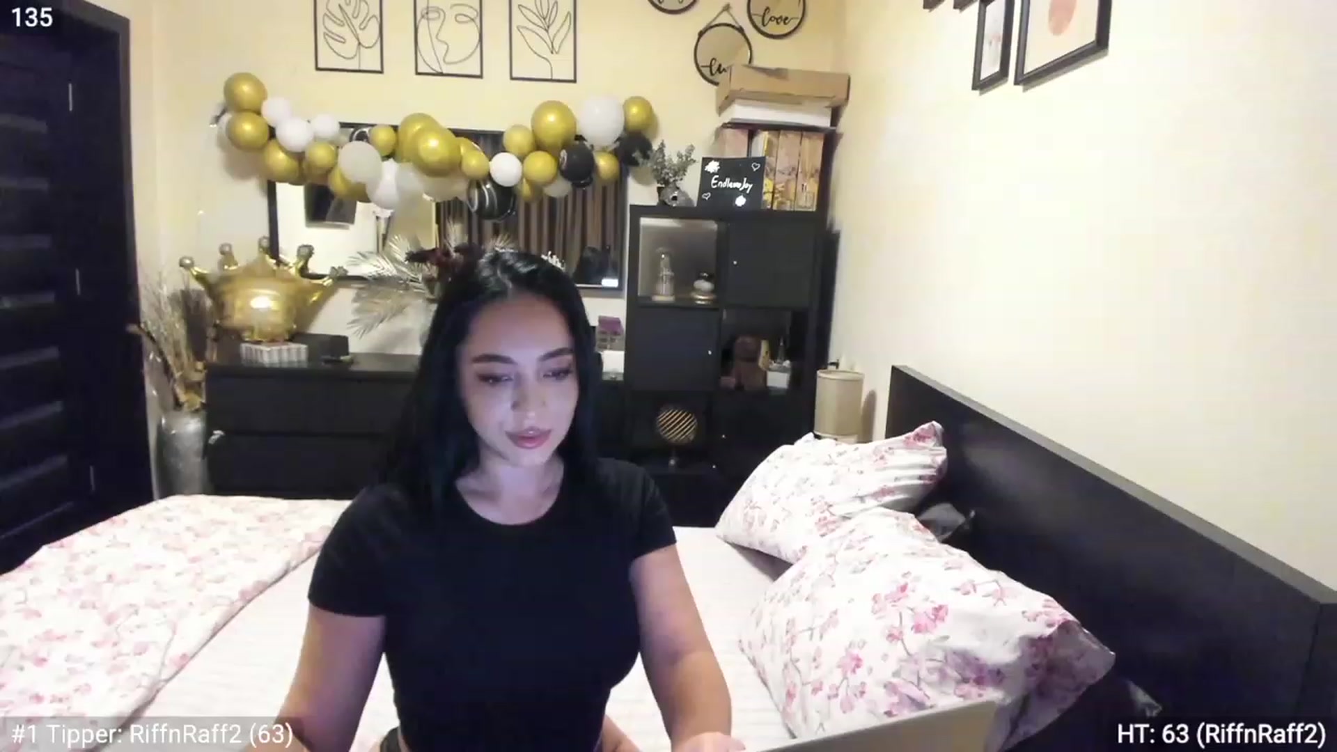 Gallery image thumbnail from EndlesssJoy's myfreecams stream on, 03/27/2023, 02:09 image 5 of 20