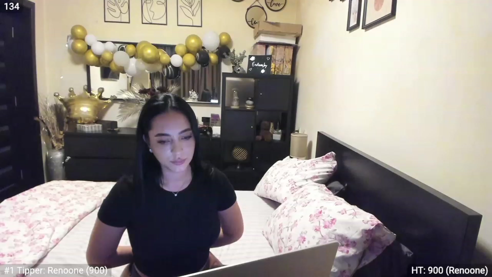 Gallery image thumbnail from EndlesssJoy's myfreecams stream on, 03/27/2023, 02:09 image 17 of 20