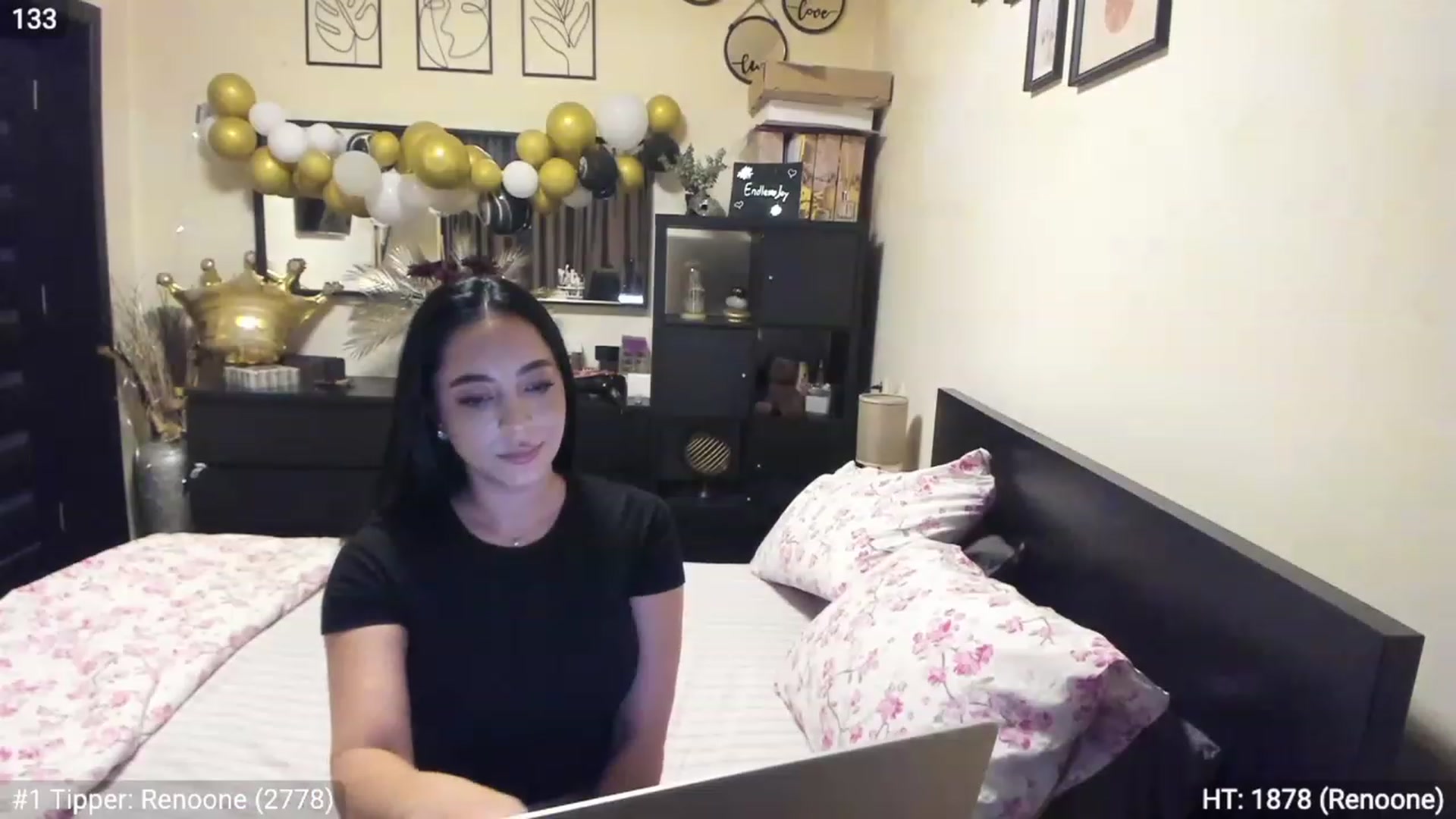 Gallery image thumbnail from EndlesssJoy's myfreecams stream on, 03/27/2023, 02:09 image 19 of 20
