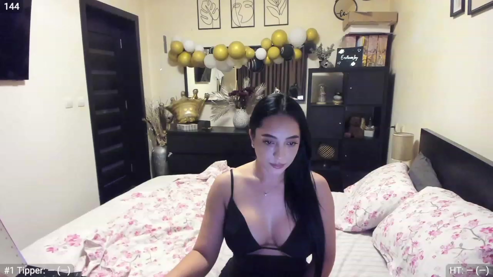 Gallery image thumbnail from EndlesssJoy's myfreecams stream on, 03/30/2023, 01:16 image 5 of 20