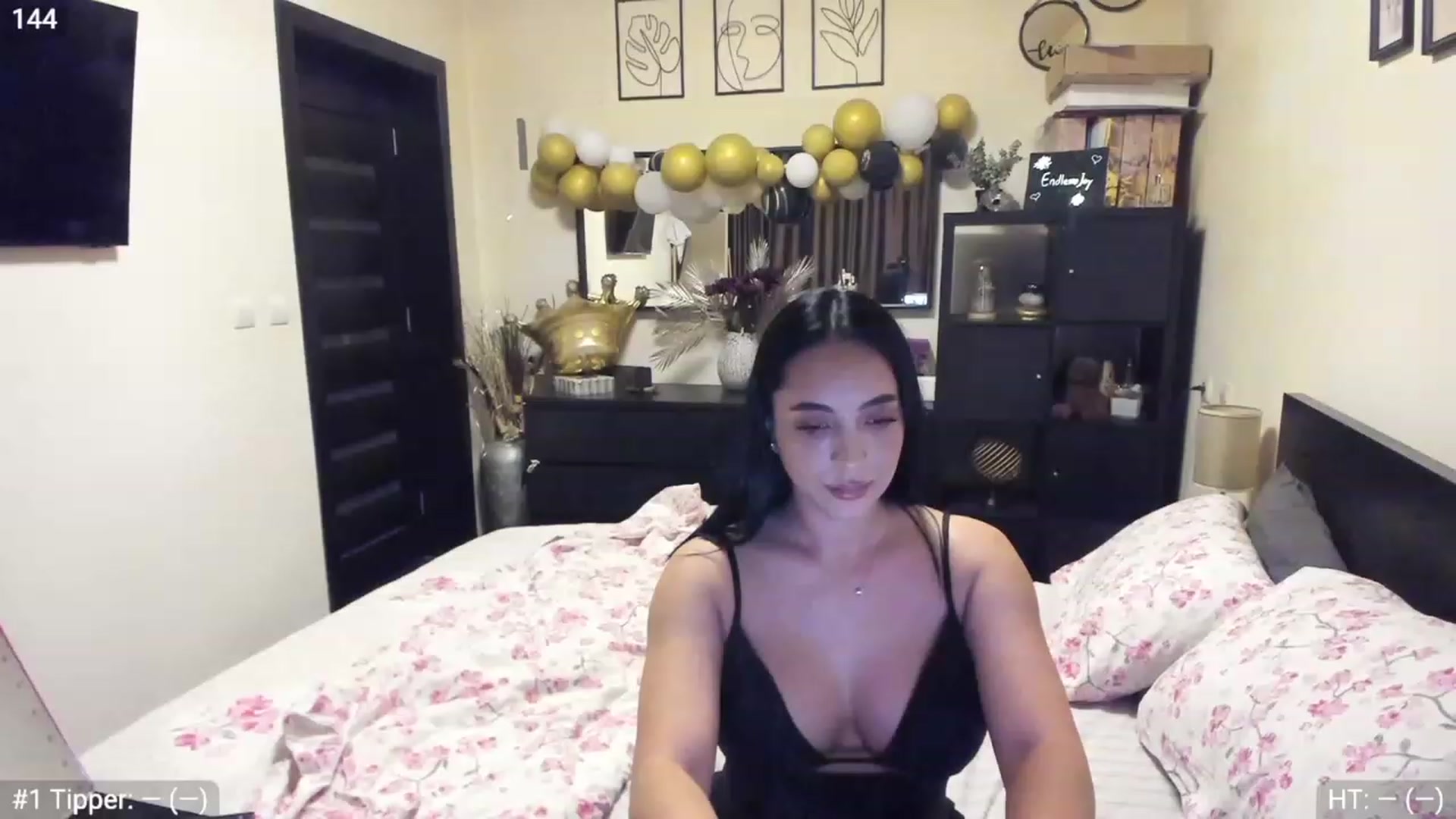 Gallery image thumbnail from EndlesssJoy's myfreecams stream on, 03/30/2023, 01:16 image 7 of 20