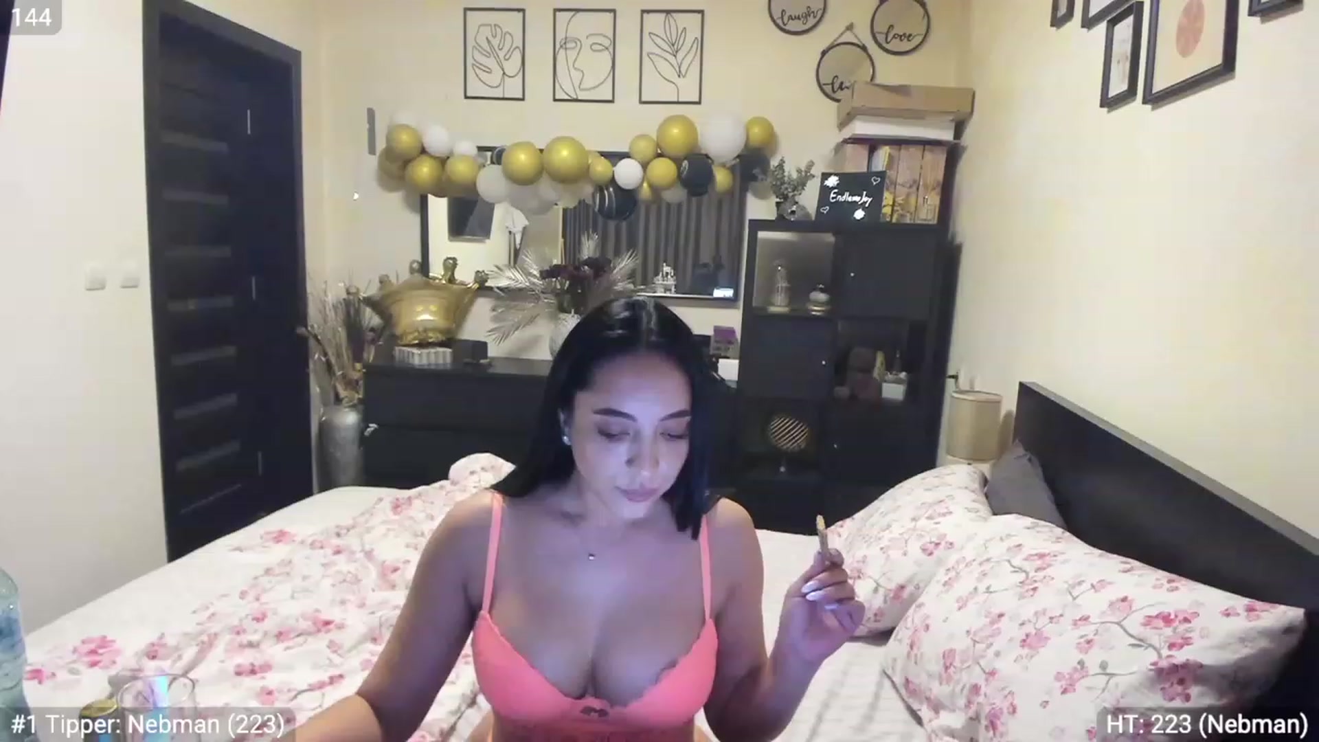 Gallery image thumbnail from EndlesssJoy's myfreecams stream on, 03/30/2023, 03:49 image 6 of 20