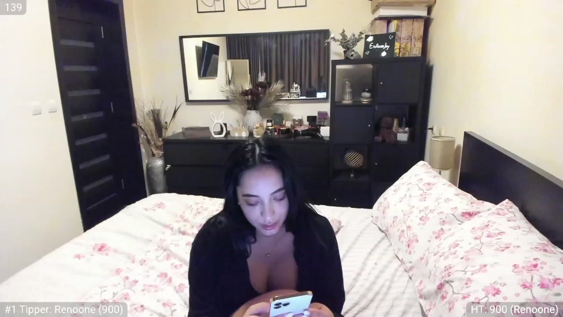 Gallery image thumbnail from EndlesssJoy's myfreecams stream on, 03/31/2023, 07:34 image 6 of 20