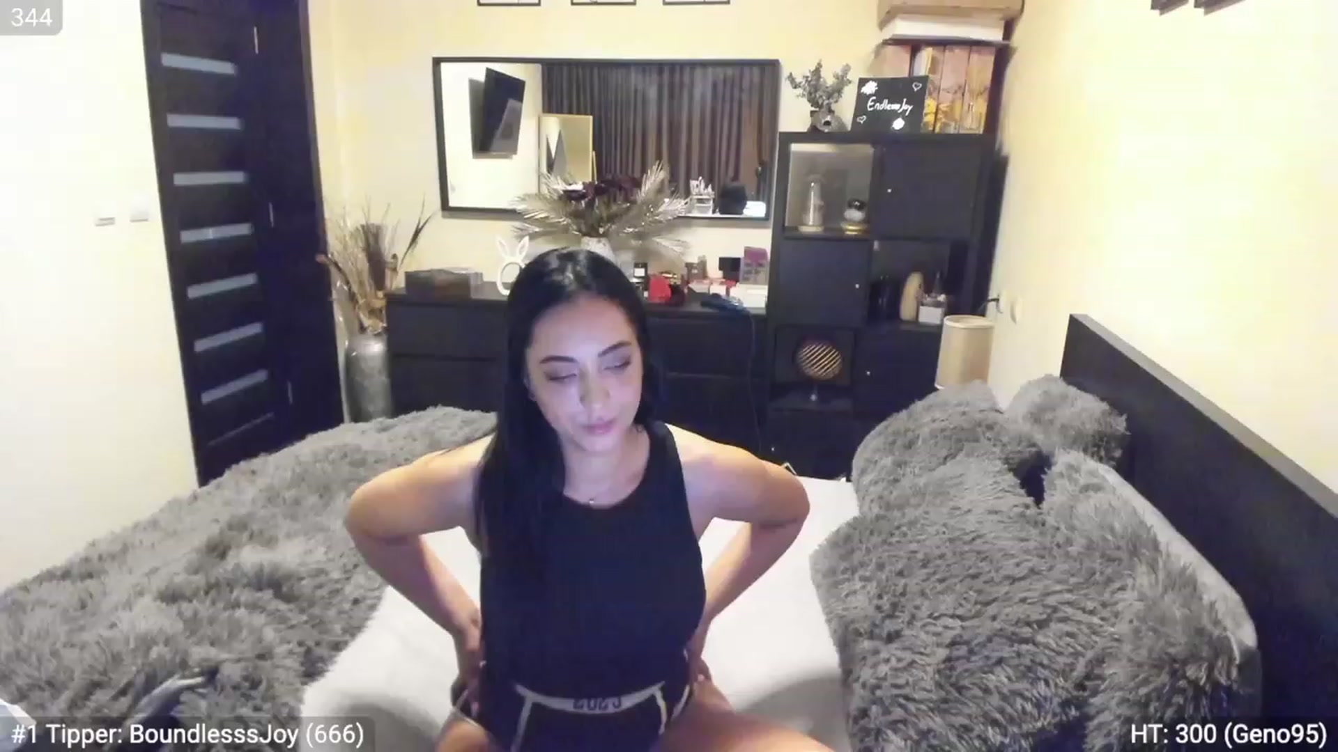 Gallery image thumbnail from EndlesssJoy's myfreecams stream on, 04/08/2023, 08:30 image 18 of 20