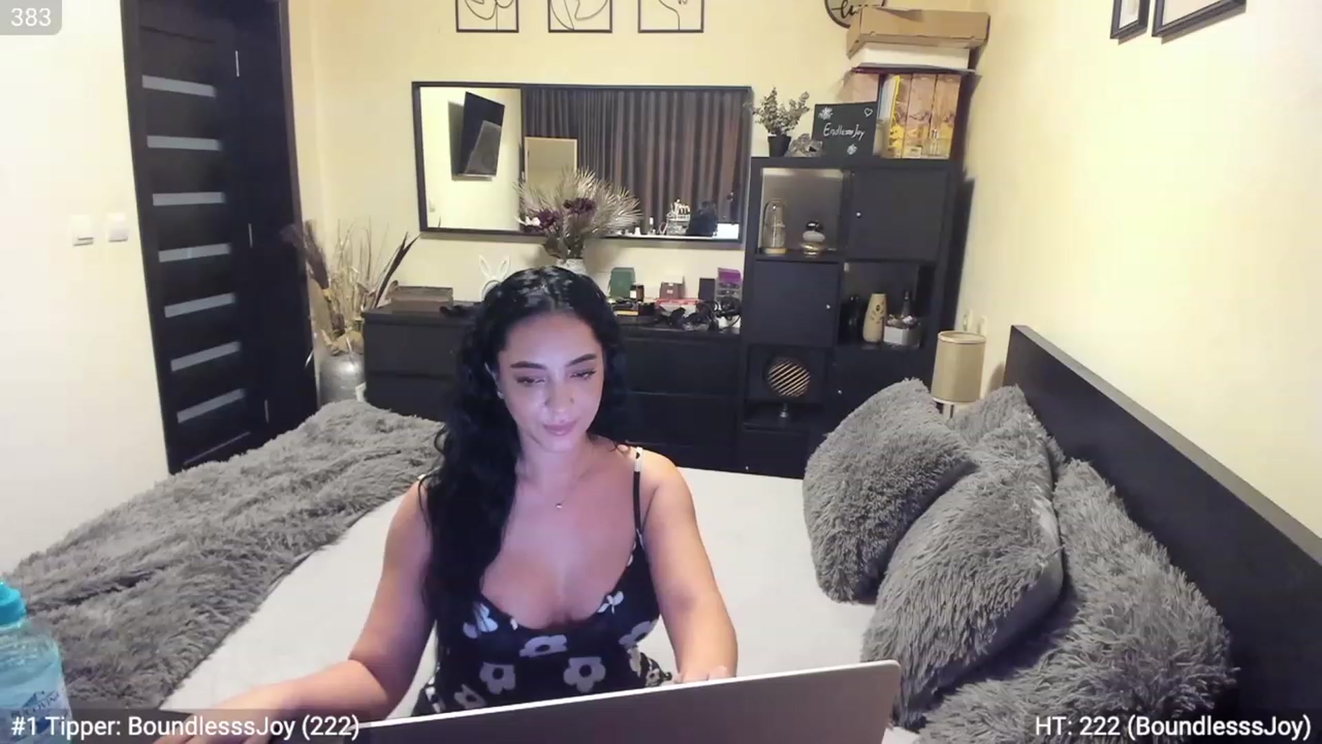 Gallery image thumbnail from EndlesssJoy's myfreecams stream on, 04/13/2023, 05:07 image 18 of 20