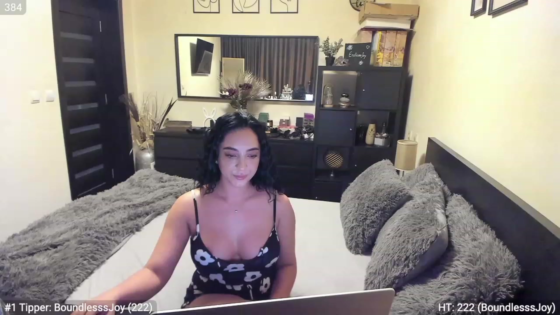 Gallery image thumbnail from EndlesssJoy's myfreecams stream on, 04/13/2023, 05:07 image 4 of 20