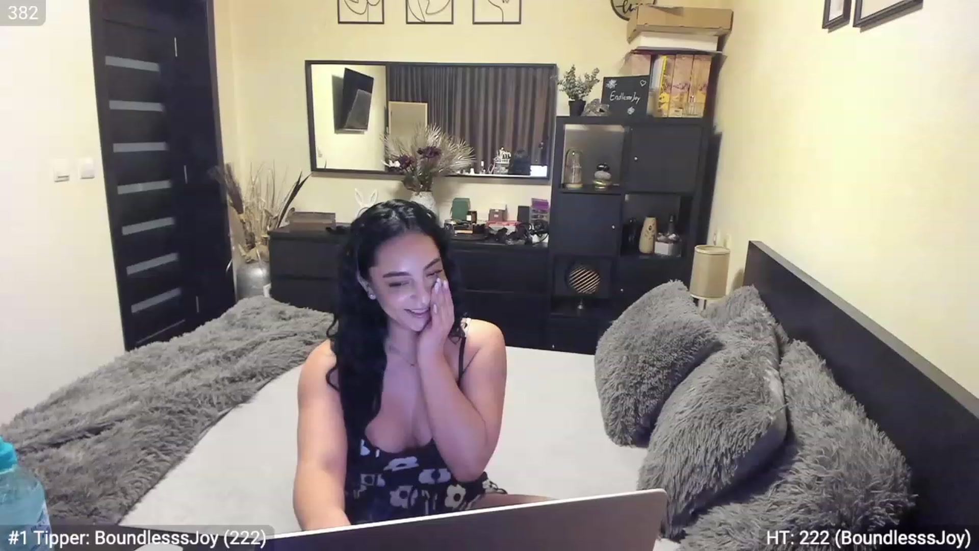Gallery image thumbnail from EndlesssJoy's myfreecams stream on, 04/13/2023, 05:07 image 15 of 20