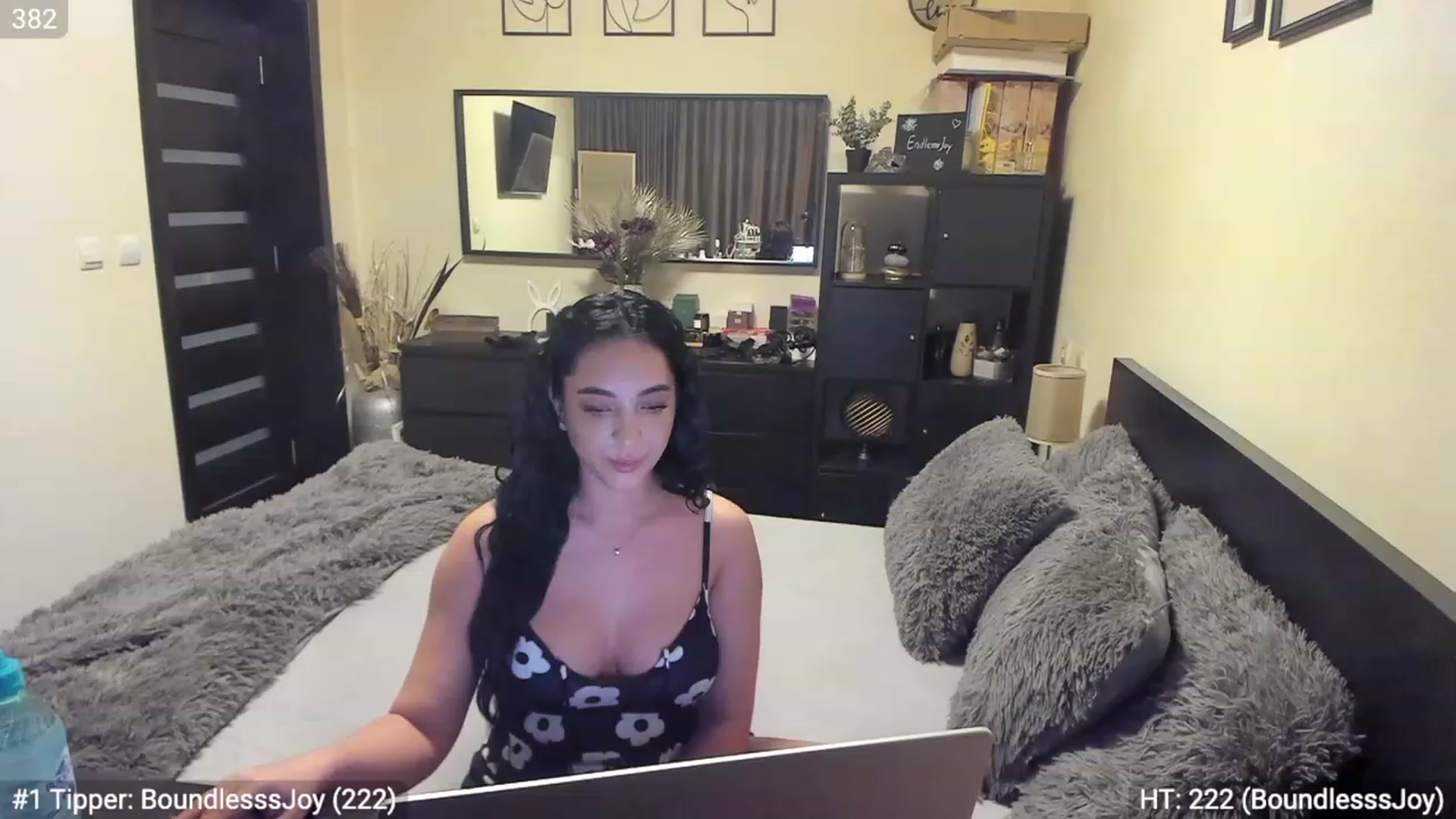Gallery image thumbnail from EndlesssJoy's myfreecams stream on, 04/13/2023, 05:07 image 16 of 20