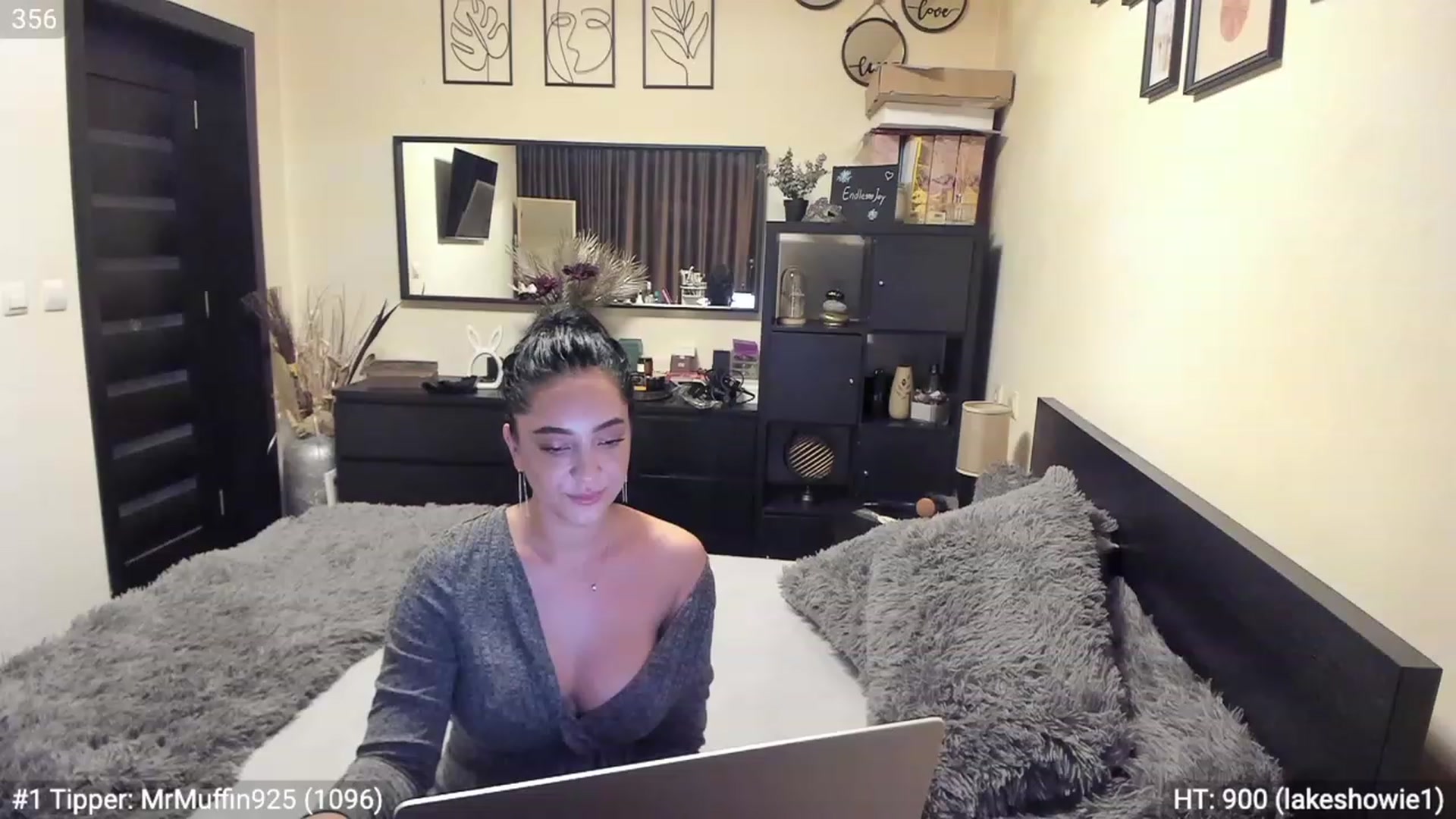 Gallery image thumbnail from EndlesssJoy's myfreecams stream on, 04/14/2023, 04:12 image 15 of 20