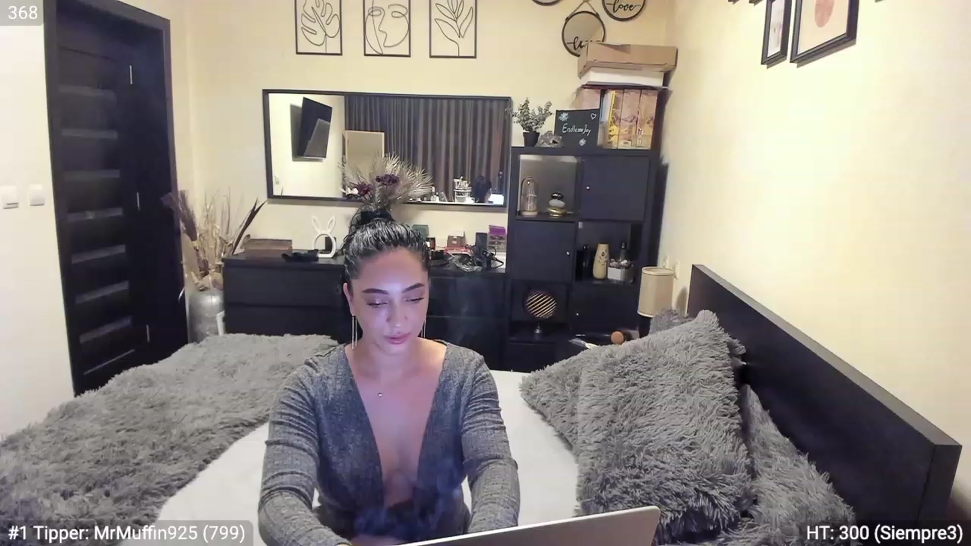 Gallery image thumbnail from EndlesssJoy's myfreecams stream on, 04/14/2023, 04:12 image 4 of 20