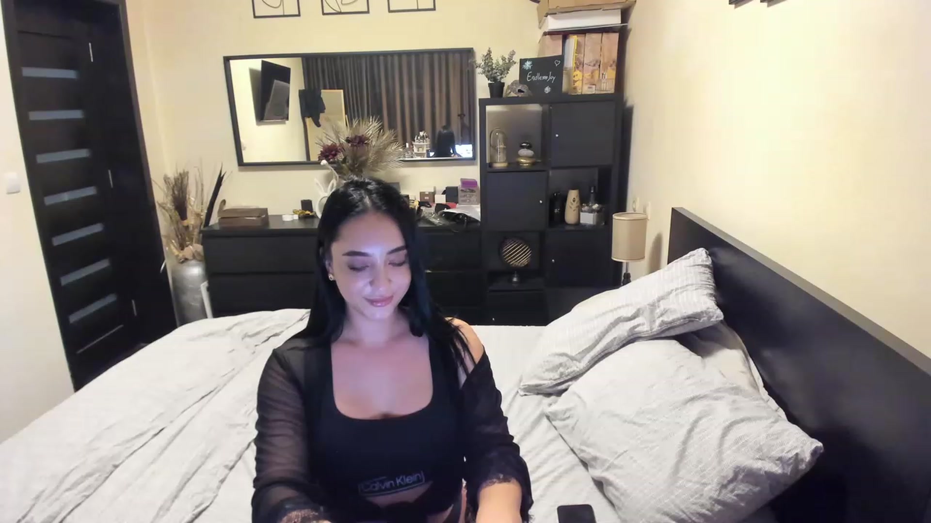 Gallery image thumbnail from EndlesssJoy's myfreecams stream on, 04/30/2023, 07:11 image 16 of 20