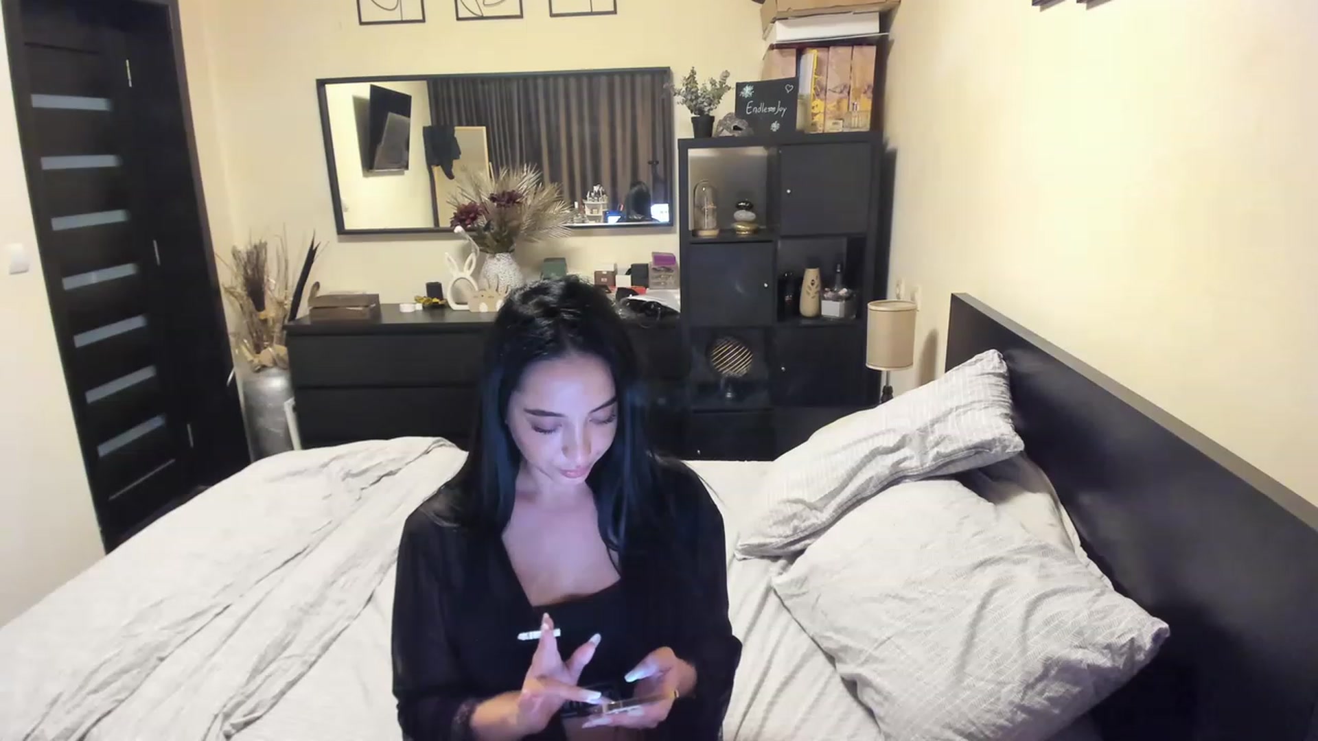 Gallery image thumbnail from EndlesssJoy's myfreecams stream on, 04/30/2023, 07:11 image 10 of 20