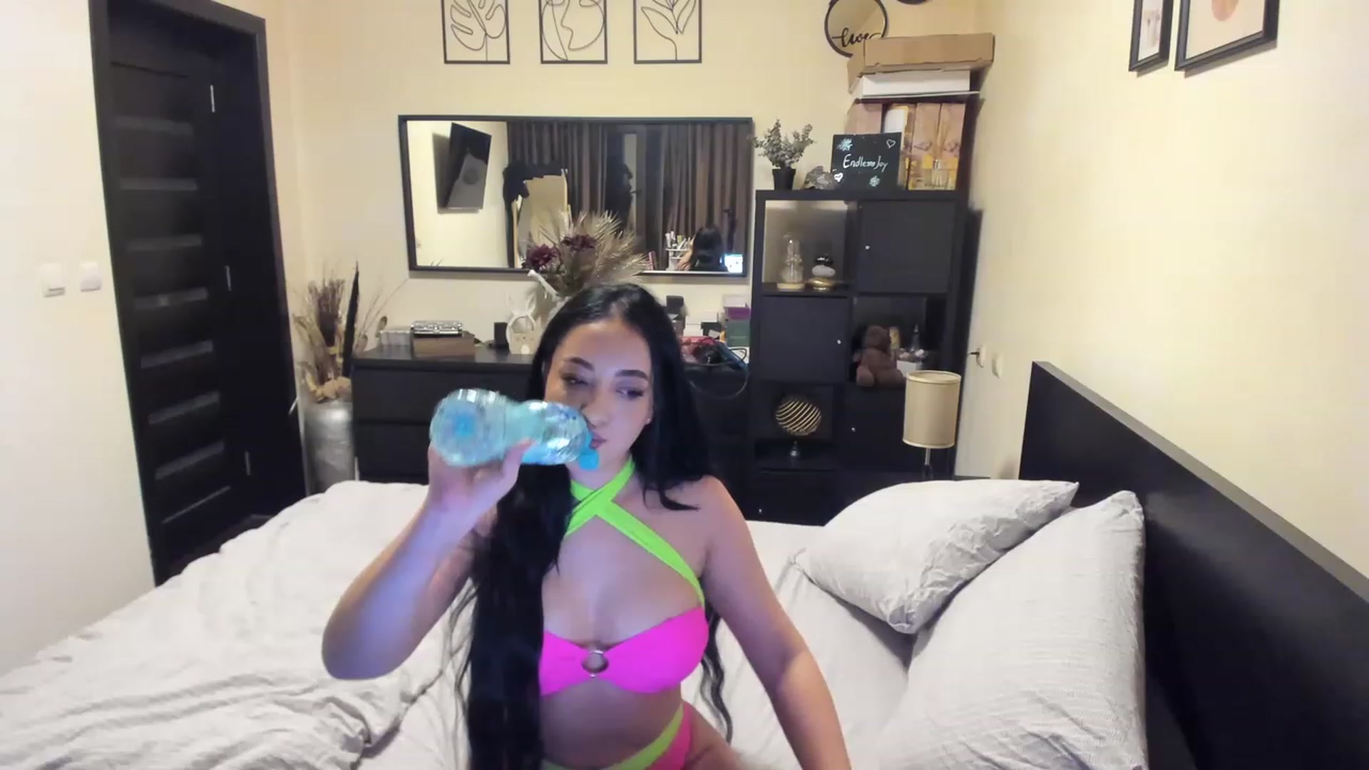 Gallery image thumbnail from EndlesssJoy's myfreecams stream on, 05/28/2023, 02:08 image 15 of 20