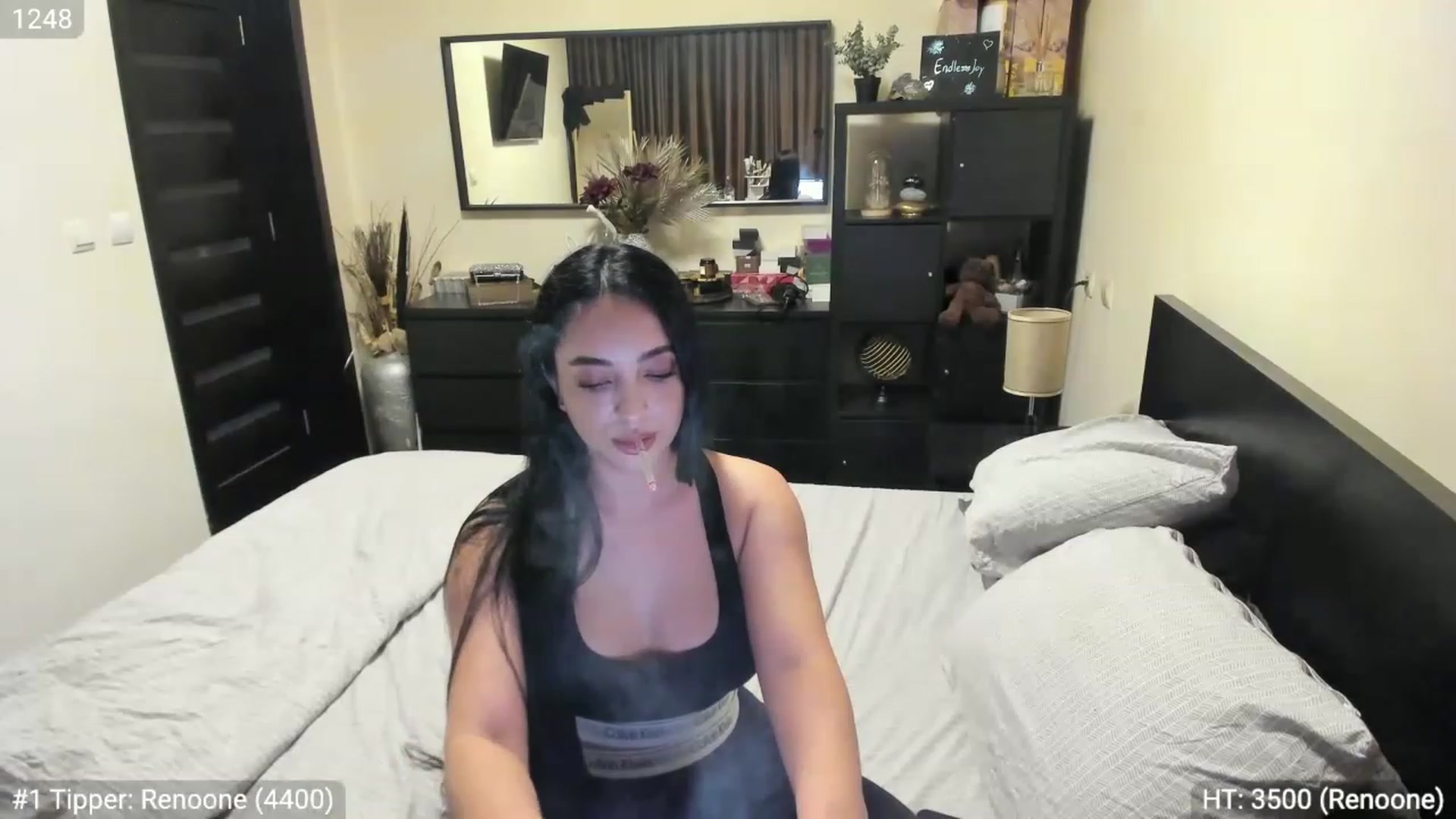 Gallery image thumbnail from EndlesssJoy's myfreecams stream on, 05/29/2023, 02:22 image 18 of 20
