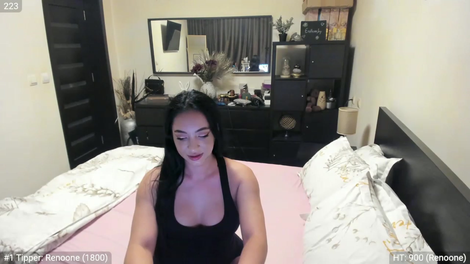 Gallery image thumbnail from EndlesssJoy's myfreecams stream on, 06/12/2023, 03:12 image 14 of 20