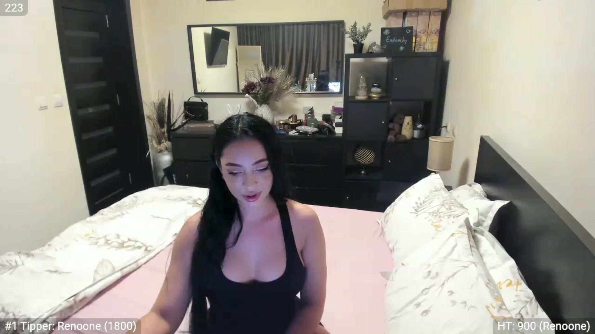 Gallery image thumbnail from EndlesssJoy's myfreecams stream on, 06/12/2023, 03:12 image 18 of 20