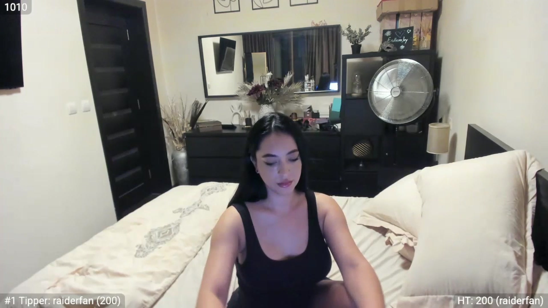 Gallery image thumbnail from EndlesssJoy's myfreecams stream on, 07/03/2023, 02:00 image 4 of 20