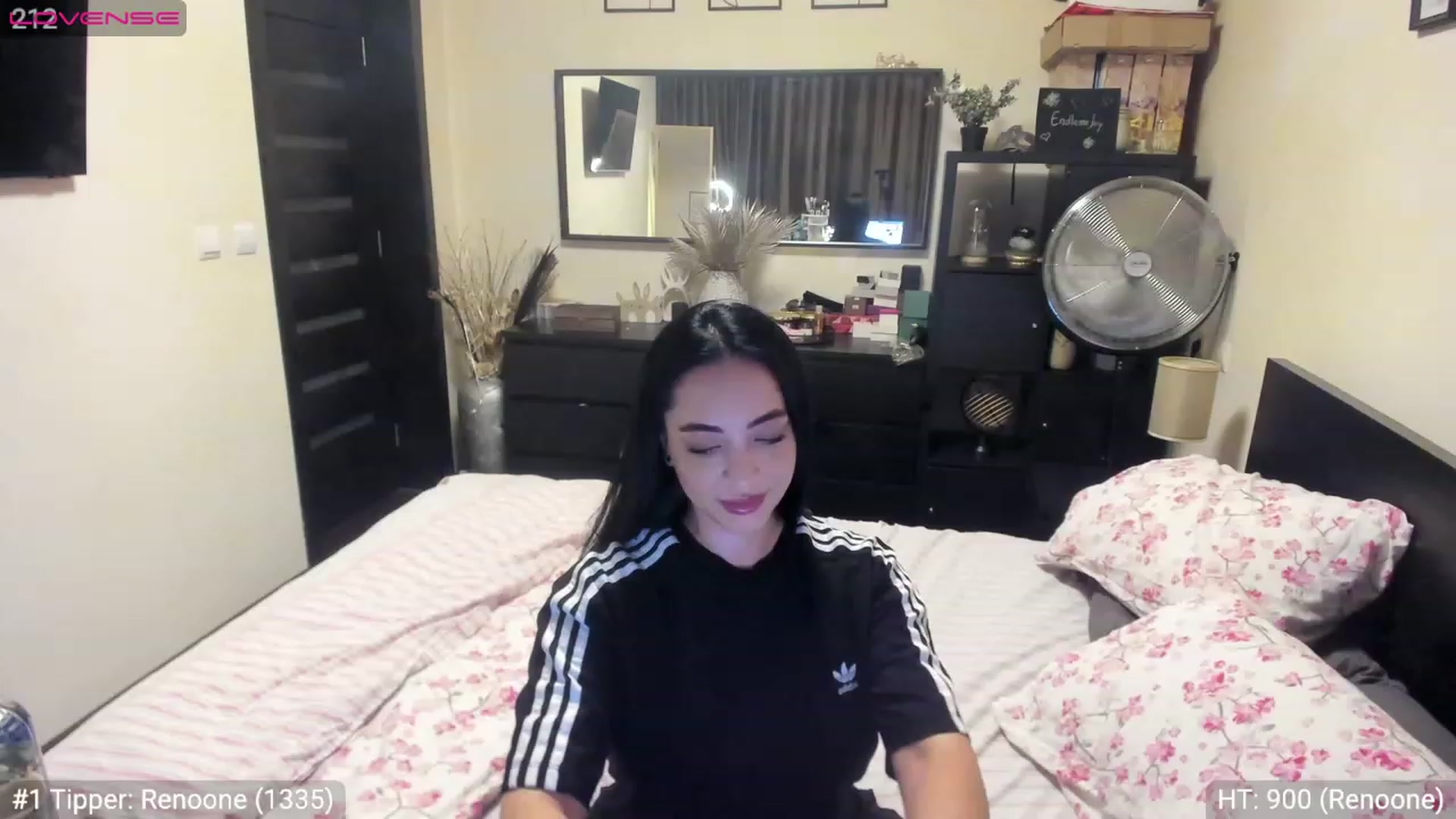 Gallery image thumbnail from EndlesssJoy's myfreecams stream on, 07/17/2023, 02:26 image 19 of 20