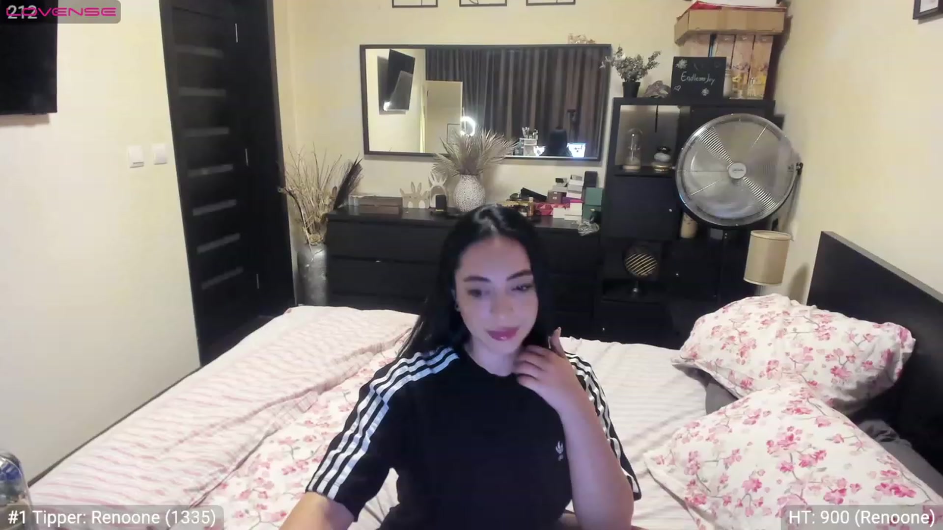 Gallery image thumbnail from EndlesssJoy's myfreecams stream on, 07/17/2023, 02:26 image 17 of 20