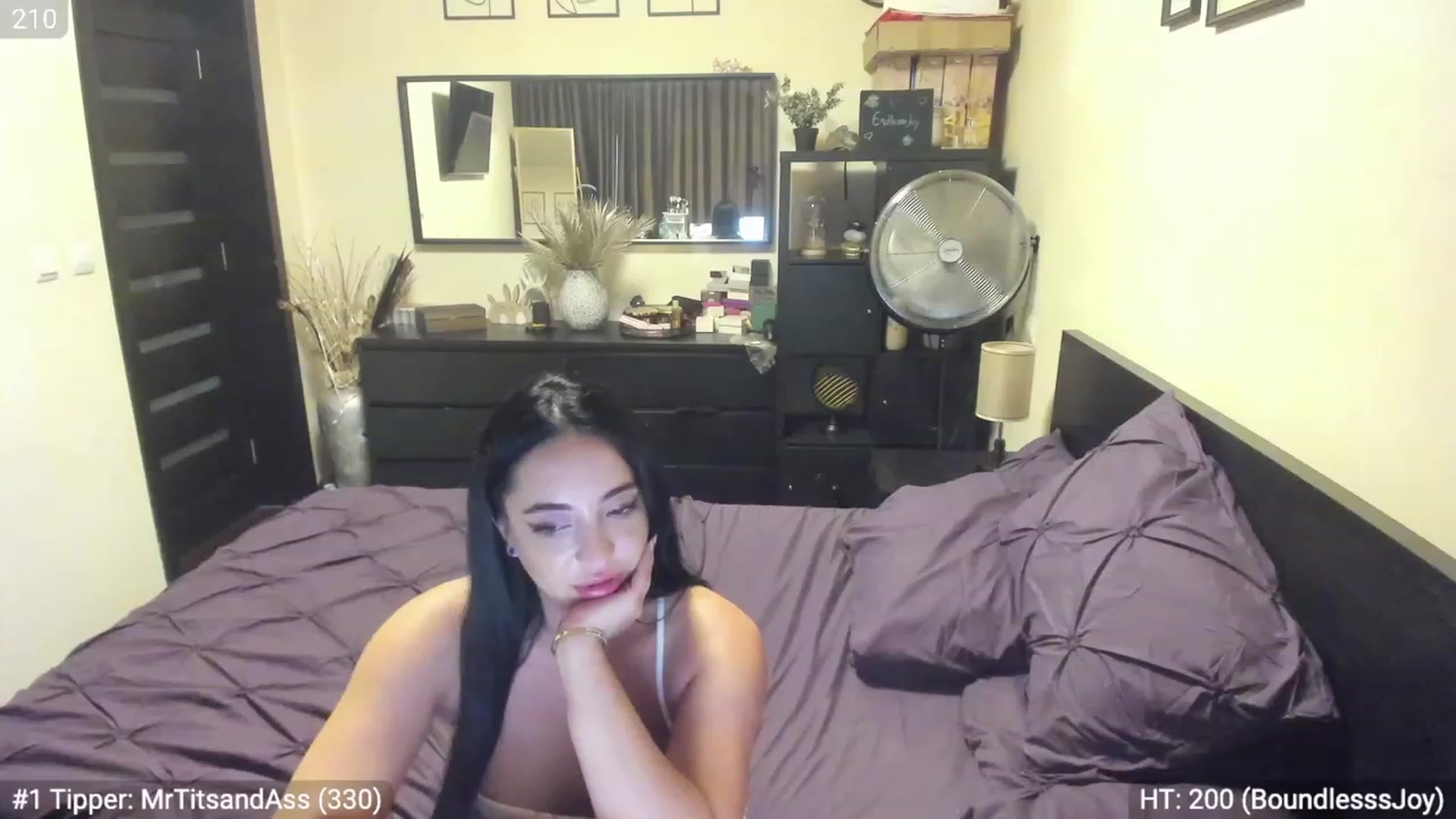 Gallery image thumbnail from EndlesssJoy's myfreecams stream on, 07/20/2023, 04:35 image 16 of 20