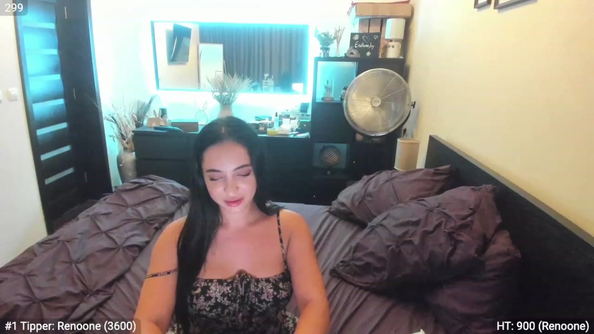 Gallery image thumbnail from EndlesssJoy's myfreecams stream on, 08/14/2023, 06:43 image 4 of 20