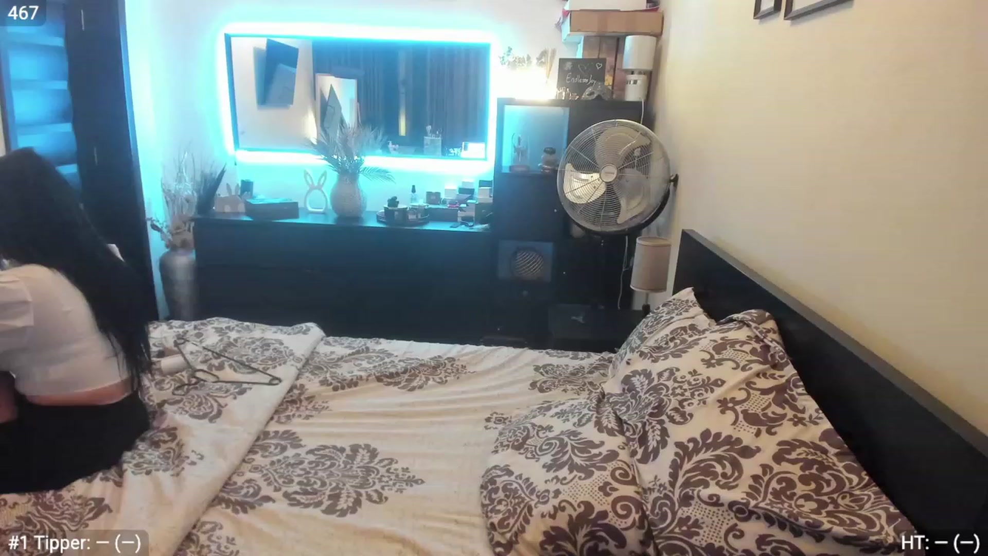 Gallery image thumbnail from EndlesssJoy's myfreecams stream on, 08/19/2023, 24:43 image 3 of 20
