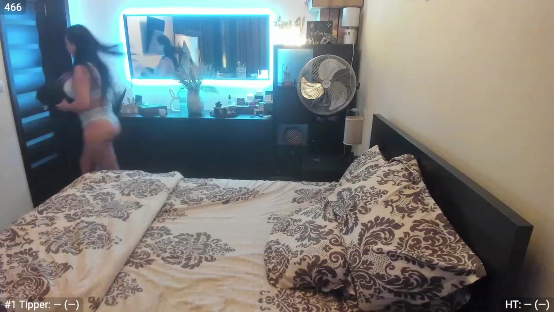 Gallery image thumbnail from EndlesssJoy's myfreecams stream on, 08/19/2023, 24:43 image 1 of 20