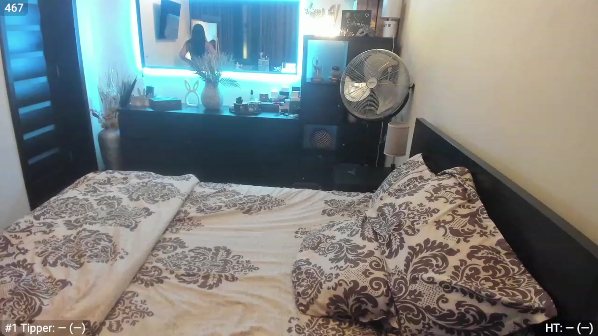 Gallery image thumbnail from EndlesssJoy's myfreecams stream on, 08/19/2023, 24:43 image 2 of 20